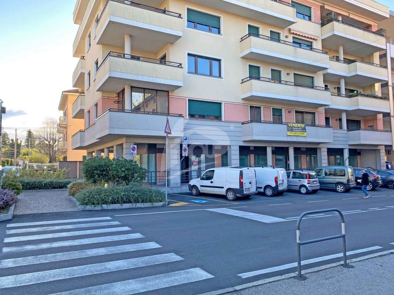 fabbricato.jpg - Locale Commerciale Via Armando Diaz 2, Laveno-Mombello - foto 1