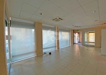 atrio2.jpg - Locale Commerciale Via Armando Diaz 2, Laveno-Mombello - foto 4