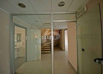 disimpegno.jpg - Locale Commerciale Via Armando Diaz 2, Laveno-Mombello - foto 6