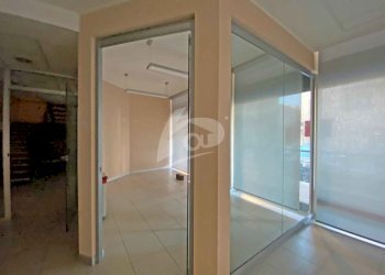 ufficio1-piano-terra.jpg - Locale Commerciale Via Armando Diaz 2, Laveno-Mombello - foto 11