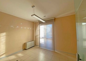 ufficio5-piano-primo.jpg - Locale Commerciale Via Armando Diaz 2, Laveno-Mombello - foto 15