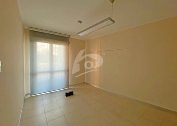 ufficio6-piano-primo.jpg - Locale Commerciale Via Armando Diaz 2, Laveno-Mombello - foto 16