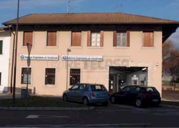 ESTERNI - Locale Commerciale Via Roma 3131, San Vito al Torre - foto 1