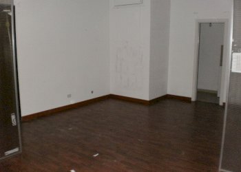 PA230031.JPG - Locale Commerciale Ragusa - foto 6