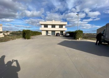 IMG_2023.jpg - Locale Commerciale Modica - foto 1