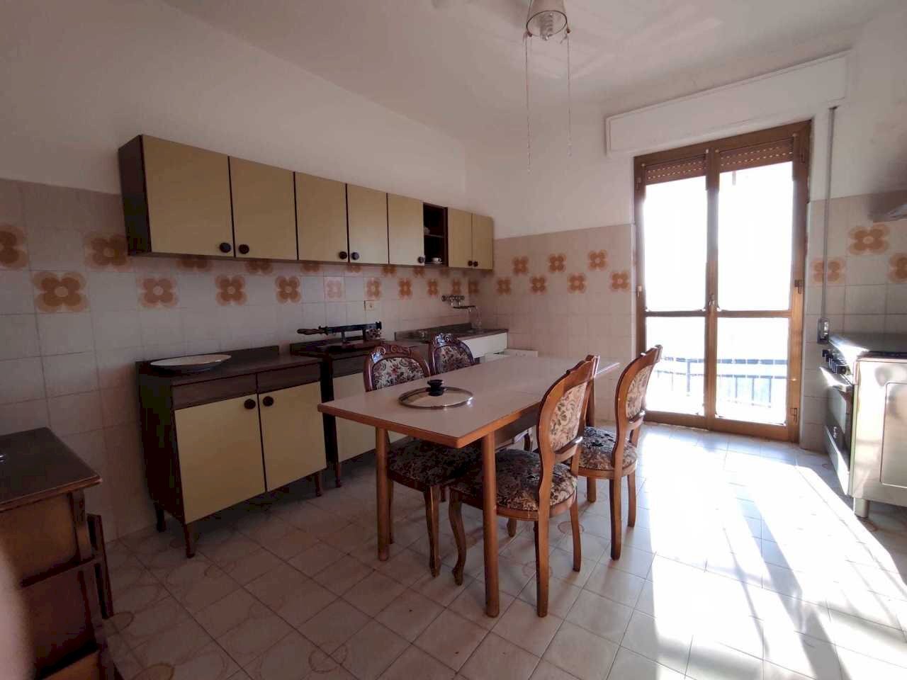 lu22.jpg - Portion of a house Luni - photo 2