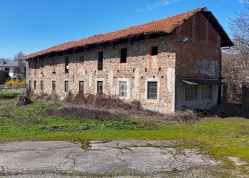 Facciata - Casa indipendente via per Cuorgnè, 81, Castellamonte - foto 2